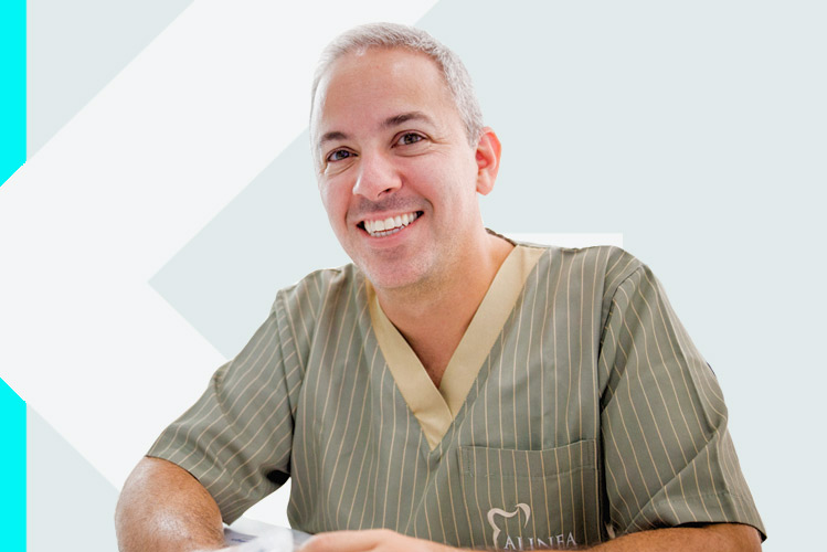 Experto en odontología Dr. Cesar&nbsp;Kelly Pimentel
