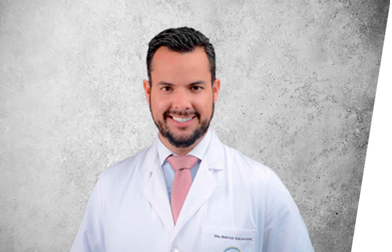 Fotografía que representa al experto Dr. Bryan Granados Garro de la plataforma de odontología de Inspiria