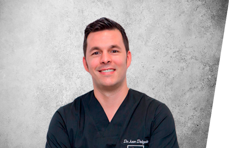 Fotografía que representa al experto Dr. Juan Delgado Martínez de la plataforma de odontología de Inspiria