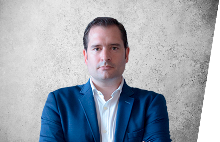 Fotografía que representa al experto Dr. Jesús Isidro Fernández de la plataforma de odontología de Inspiria