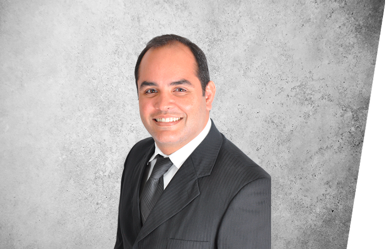 Fotografía que representa al experto Dr. Leonardo Provedel de la plataforma de odontología de Inspiria