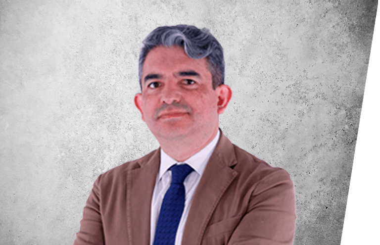 Fotografía que representa al experto Dr. Cristian Abad Coronel de la plataforma de odontología de Inspiria