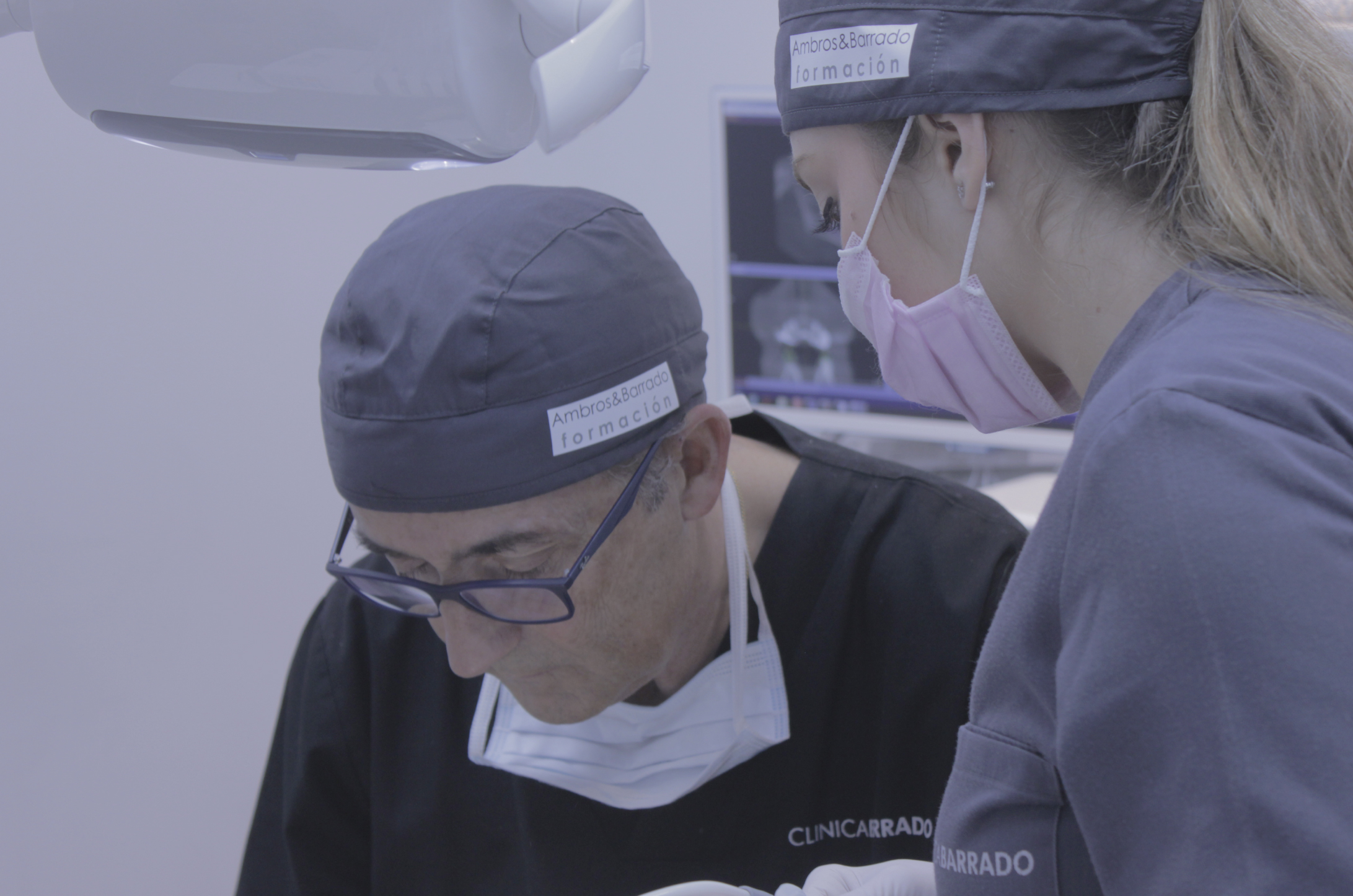 En el Master en Implantolog&iacute;a, realizar&aacute;s las pr&aacute;cticas en las cl&iacute;nicas dentales m&aacute;s modernas, con las mejores instalaciones.
