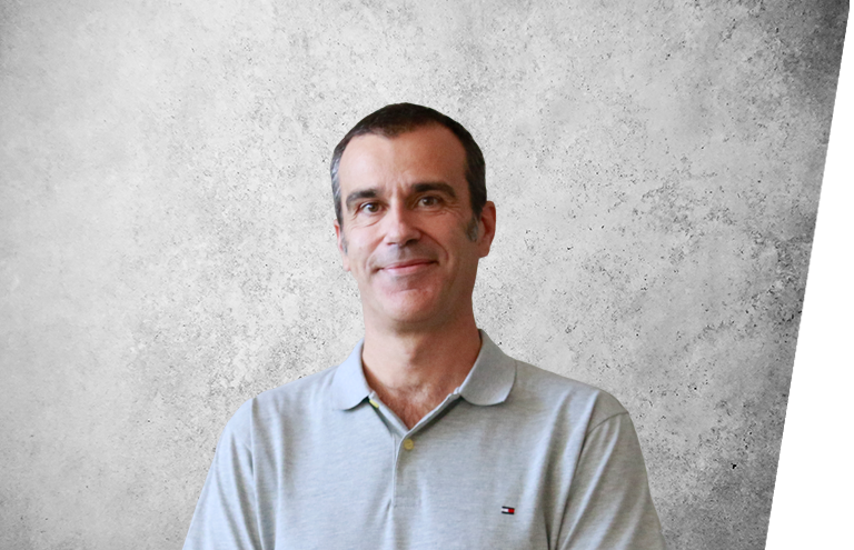 Fotografía que representa al experto Santiago Dalmau Bejarano de la plataforma de odontología de Inspiria